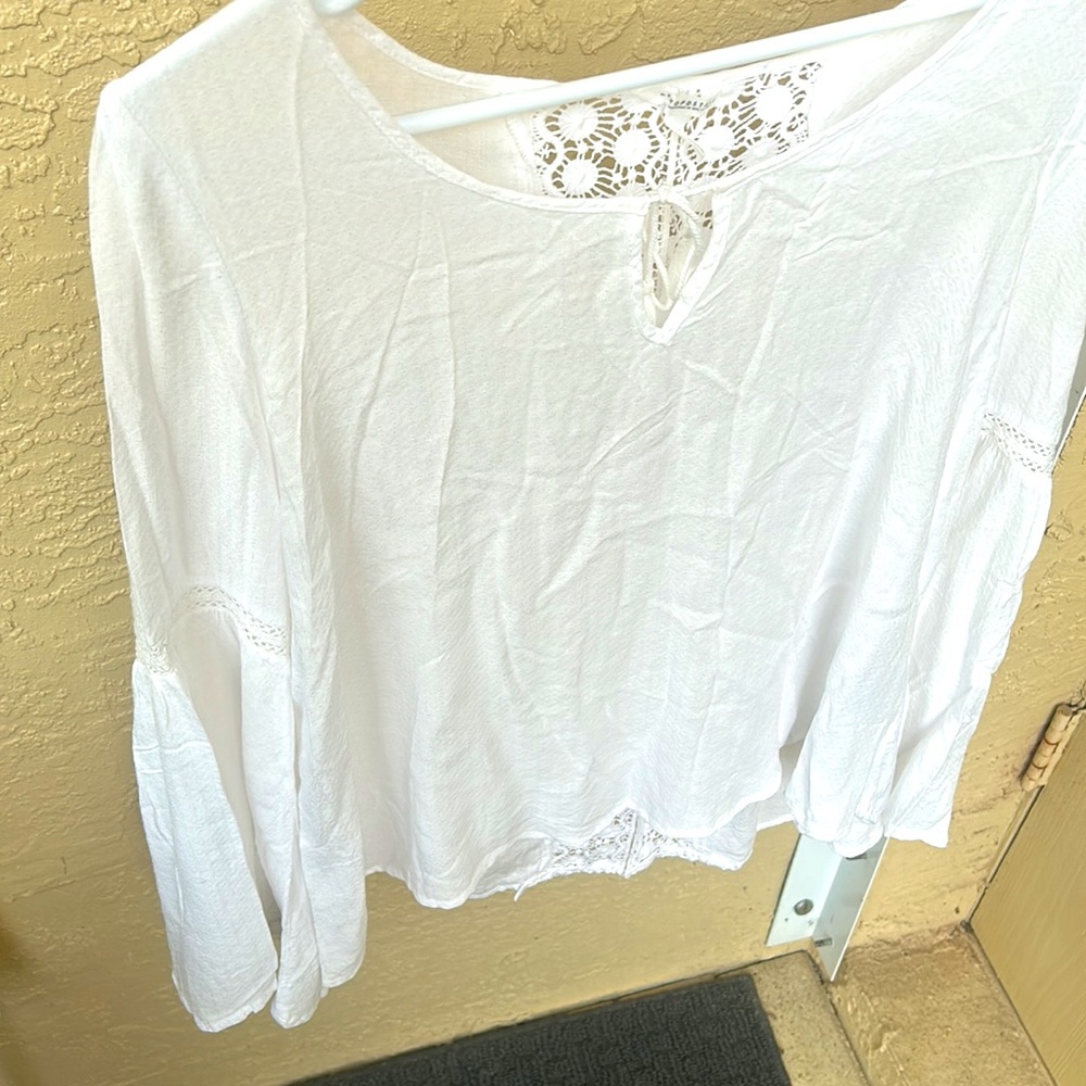 Aeropostale S Like New eyelet Bell Sleeves White Boho Blouse Shirt Lightweight - Picture 15 of 17